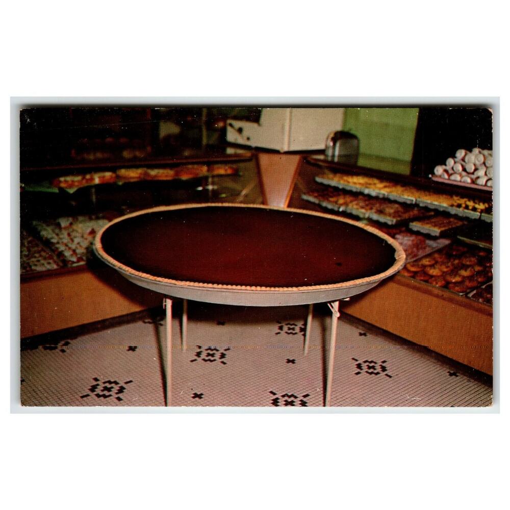 World's Largest Pumpkin Pie Circleville OH Postcard Lindsey's Bake Shop